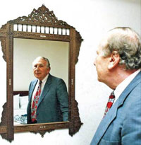 نزار في المرآة
