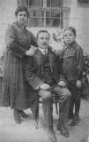فارس الخوري مع زوجته وابنه سهيل
