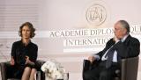 السيدة أسماء الأسد تلتقي عدداً من الشخصيات الثقافية الفرنسية في الأكاديمية الدبلوماسية بباريس