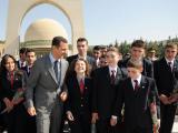 الرئيس الأسد مع أبناء وبنات الشهداء