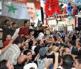 أهالي حي الميدان بدمشق تستقبل الرئيس الأسد