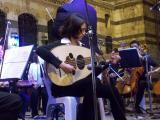 الموسيقية السورية هديل ميرخان تشارك بالعزف على العود