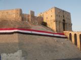 رفع العلم السوري حول محيط هضبة قلعة حلب ضمن فعالية «تحية من حلب الوفاء إلى سورية العطاء»