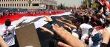 رفع أكبر علم سوري