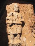 منحوتة نادرة تعود للعصر الروماني في رخلة بريف دمشق