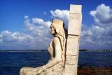 تمثال للملكة زنوبيا يطل على البحر