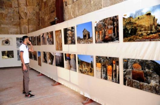 لقطات من معرض صور ضوئية توثق الانتهاكات التي لحقت بالتراث الأثري السوري
