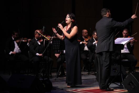 من أجواء حفلة المغنية السورية لبانة القنطار في دار الأسد للثقافة والفنون