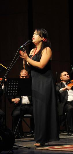 المغنية السورية لبانة القنطار في دار الأسد للثقافة والفنون