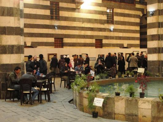 من أجواء افتتاح معرض الخط العربي والتصوير الضوئي السنوي 2011 في خان أسعد باشا 