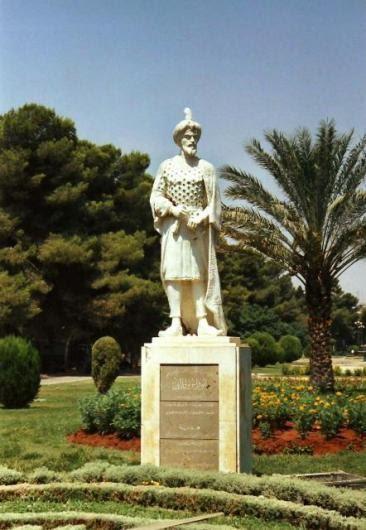 تمثال أبو فراس في الحديقة العامة بحلب