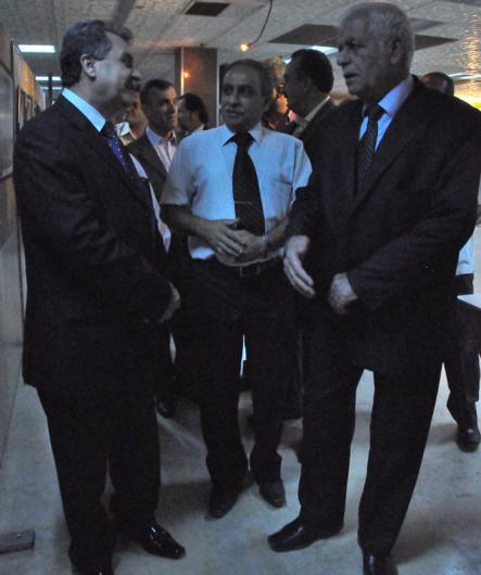 السيد محافظ السويداء وأمين فرع حزب البعث في السويداء مع المصور الضوئي ناصر عبيد
