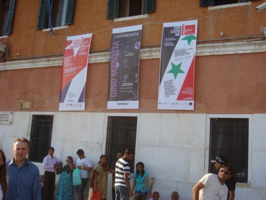 ملصقات للجناح السوري والكوبي في جزيرة سان ماركو