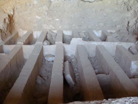 المدافن الكهفية في تدمر: نظام المعازب داخل مدفن عاليني