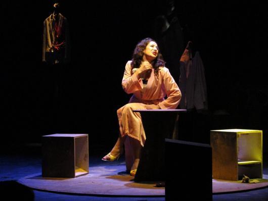 من العرض المسرحي ليلة القتلة للمخرج مأمون كامل خطيب على مسرح القباني بدمشق
