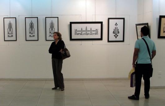 من أجواء معرض الخط الكوفي للفنان محمد الجندلي
