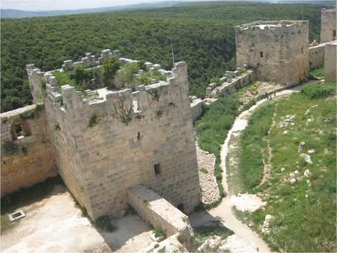 الأبراج مع السور في الجهة الجنوبية من قلعة صلاح الدين