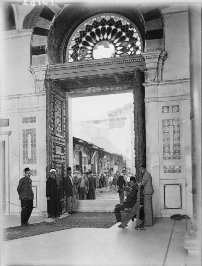 باب الجامع الأموي وجانب من المسكية