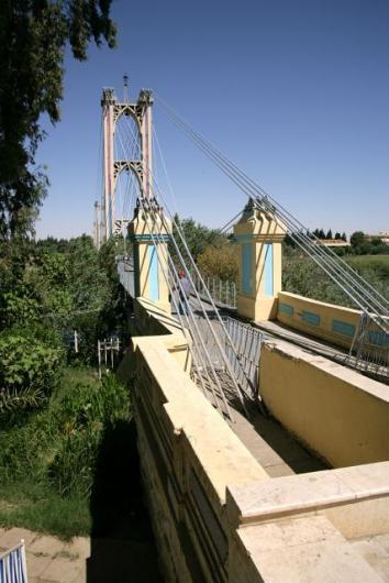الجسر المعلق في دير الزور