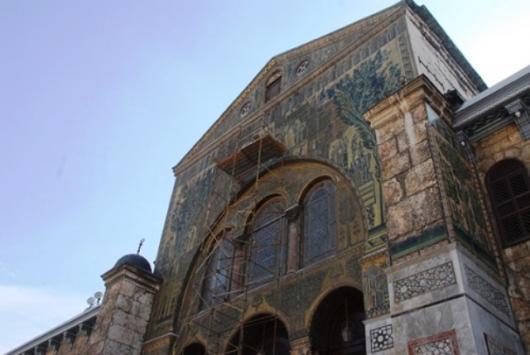 مشاهد من ترمّيم لوحة الفسيفساء المتضررة في الجامع الأموي في دمشق