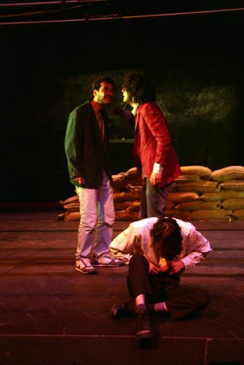 لقطات من عرض مسرحية هستيريا من اخراج الفنان جهاد سعد