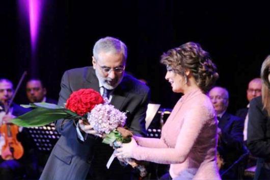 وزير الإعلام عمران الزعبي يكرم النجمة سلاف فواخرجي في احتفالية شام إف إم