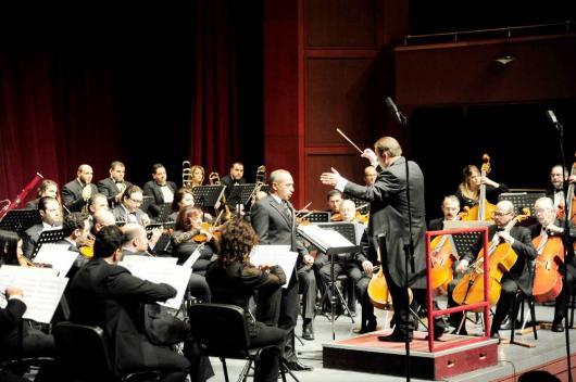 الفرقة السيمفونية الوطنية تعزف برفقة حنجرة فادي عطية في دار الأوبرا السورية